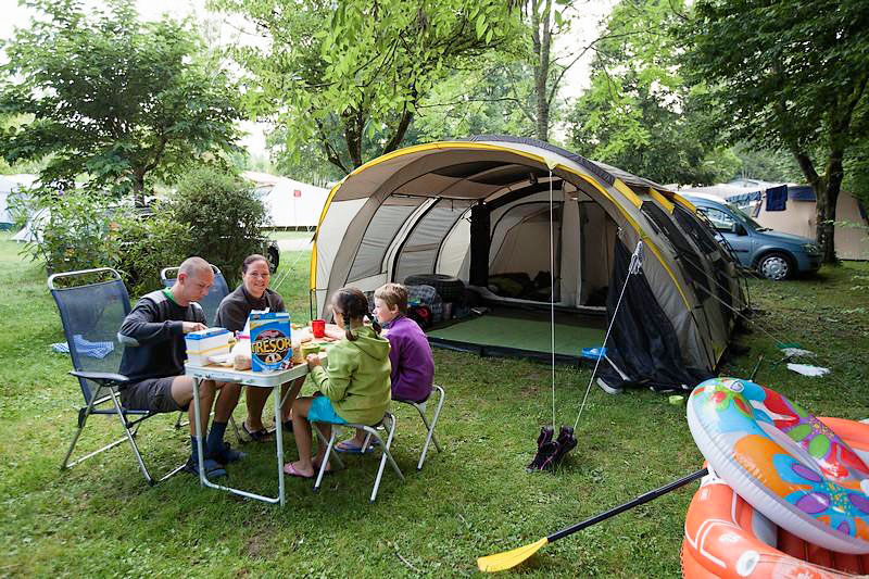 camping avec emplacement perigord