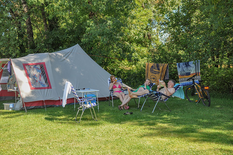 emplacement camping brantome bord de riviere